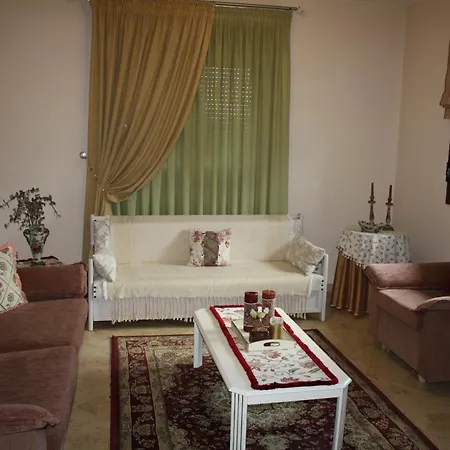 στην Apartment *